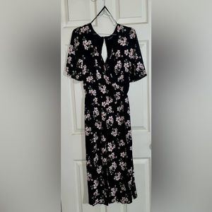 🖤 Beautiful floral long pants and jumpsuit.🖤 Size (Medium)